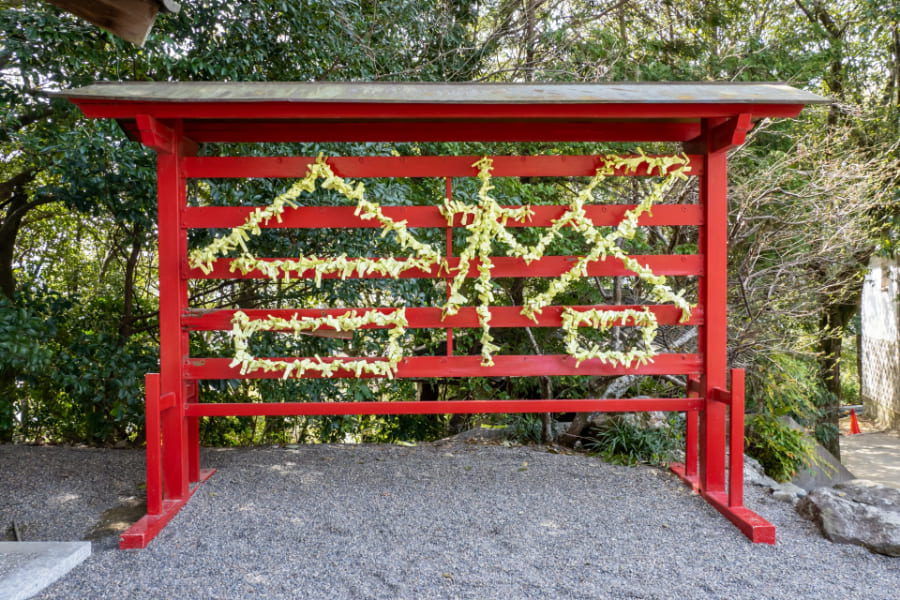 合格と書かれた神社